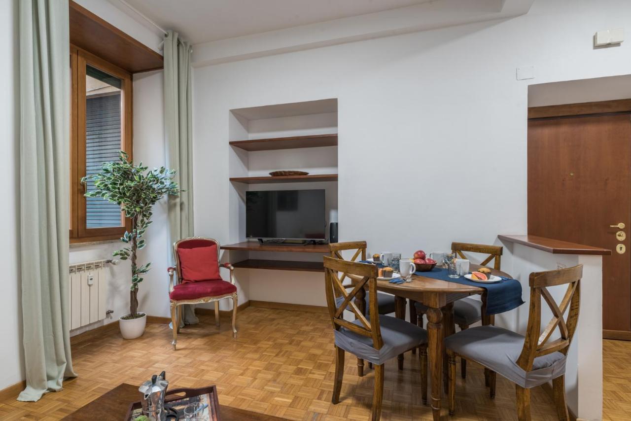 Largo Leopardi Apartment Rome